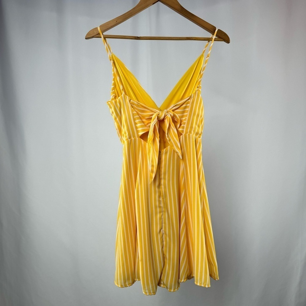 Lulus Jayla Striped Tie-Back Skater Dress in Yellow Size Extra Small‎ - Picture 4 of 7